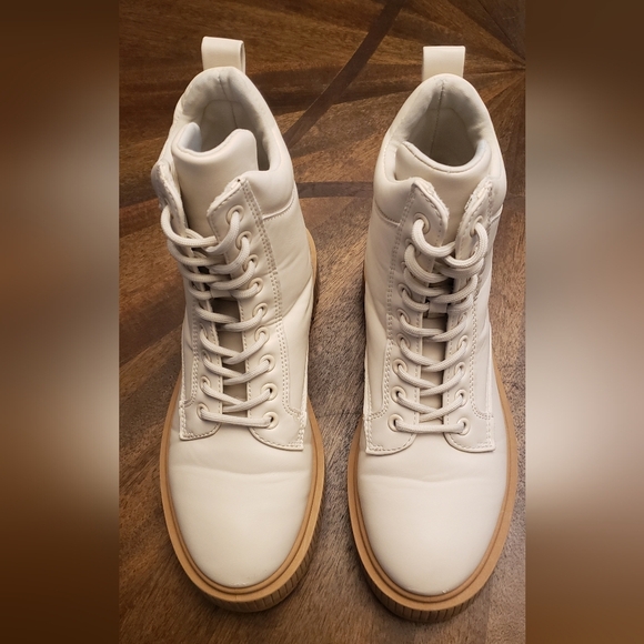 Qupid Women's Off White and Tan Combat Lace-Up Boots Chuncky Sole Size 7 - Picture 14 of 15